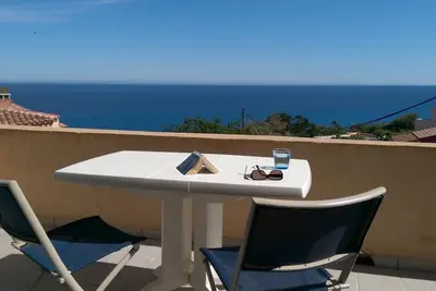 Image de Beau duplex design climatisé de plain pied face à la mer