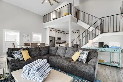 Image de Maison neuve au bord de la baie avec piscine privée, quai et vue sur l'eau!