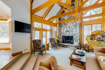 Image de Nouvelle Liste! Townhome confortable w \/ bain à remous privé et à distance de marche des remont��es mécaniques!