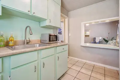 Image de 1 bed 1 bath Nice and easy close to Plaza District