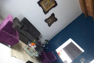 Image de À seulement 3 pâtés de maisons de la cathédrale, entièrement restaurée, de hauts plafonds et des finitions modernes.