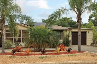 Image de Maison de deux chambres dans le quartier paisible de St Pete