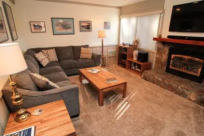 Image de Mammoth Ski and Racquet Club # 84, 1 chambre + mezzanine, 2 salles de bain complètes. Condo Deluxe - Pas D'Animaux Admis