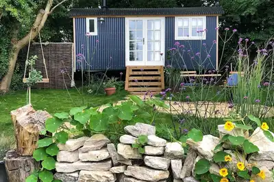 Image de Purbeck Shepherd Huts - La piscine de Chapmans