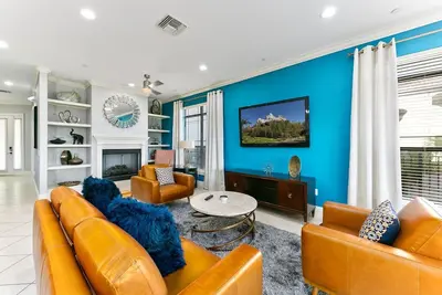 Image de Villa dorée | 6 chambres 4. 5 salles de bain avec piscine et vue sur le golf à Reunion Resort