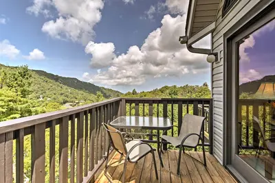 Image de Beech Mountain Condo w / Balcony - Walk to Resort!