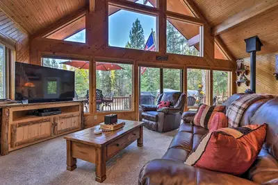 Image de Nouveau! Cozy Grand Lake Home avec salle de jeux et foyer!