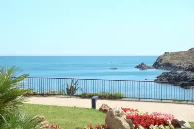Image de Collioure appart terrasse les pieds dans l'eau face Mer pour 1\/4 pers