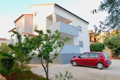 Image de Maison de vacances confortable avec appartements \/ Bel appartement confortable avec terrasse et grill \/ A2