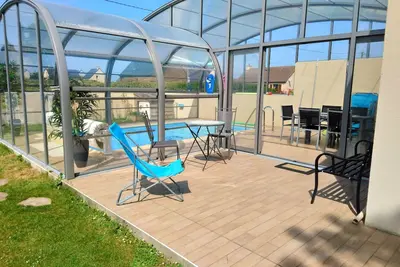 Image de Gîte avec piscine privée couverte/chauffée et jardin clôturé proche de la mer
