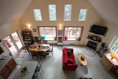 Image de Superbe maison de trois acres avec vue sur la montagne pour les réunions / familles