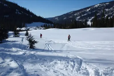 Image de Winter Wonderland True Ski in & Ski Out Condo Sun Peaks!