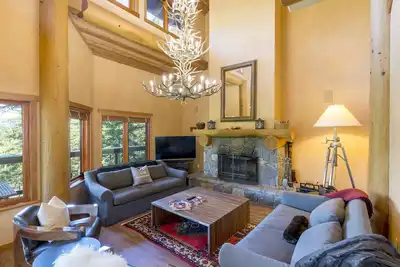 Image de Ski-In \/ Ski-Out Maison de luxe sur Whistler Mountain
