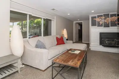 Image de Magnifiquement rénové appartement Mil avec Hottub & Incredible City View