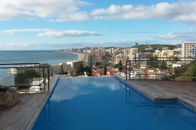 Image de Villa moderne, à 5 minutes à pied de la plage et des restaurants. Vue sur la mer