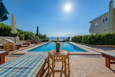 Image de Appartement de luxe A2 avec piscine et vue sur la mer