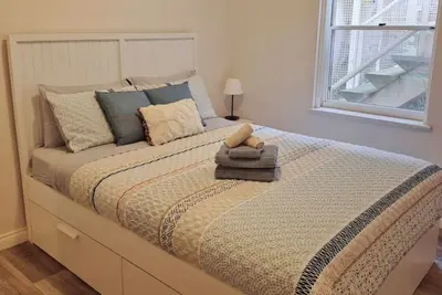 Image de Bel appartement à quelques minutes de la plage et des commerces.