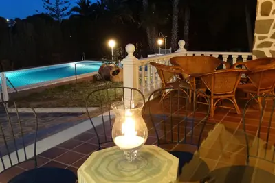 Image de Villa avec grand terrain, piscine privée et Wi-Fi gratuit