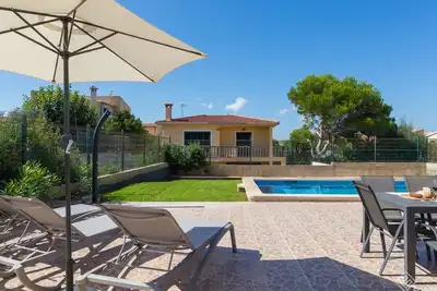 Image de Dones Aigua - Belle villa avec piscine et jardin à Sa Colonia de Sant Pere