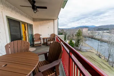 Image de Propriétaire Géré Condo 3 chambres de luxe avec Vue sur la rivière