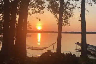 Image de Maison au bord du lac avec une vue imprenable Ă 25 minutes de Burlington