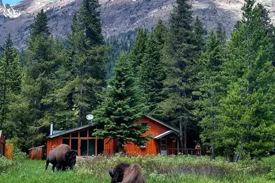 Image de Waterfront Mountain View House Ă deux miles de Yellowstone!