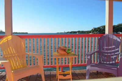 Image de ! Escapade romantique ou petit moment de plaisir en famille! Cabines avec vue sur la colline.