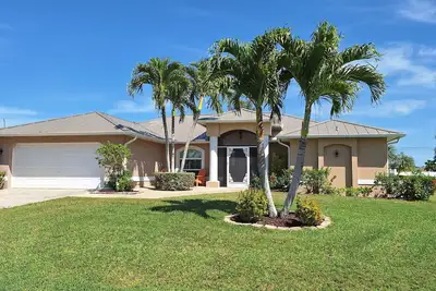 belle villa, piscine chauffée solaire portable + WiFi gratuit disponible
