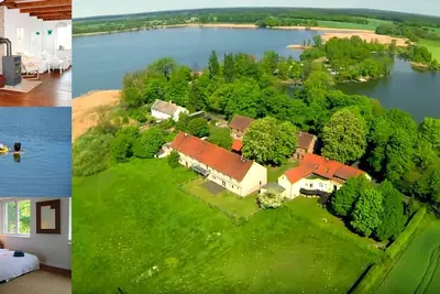 Image de Cour historique sur l'eau avec ponton privé et bateau