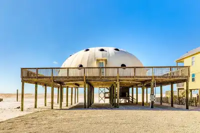 Image de Nouvelle Liste! Unique maison au bord de l'eau avec une promenade privée et une terrasse enveloppante