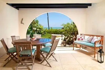 Image de Villa Steps From The Sand