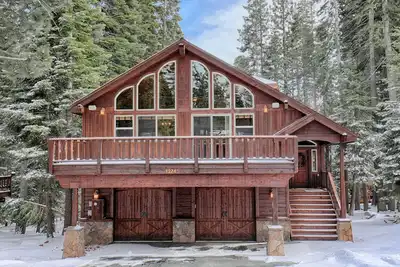 Image de 4 Br, 3 Ba, 3013 sq ft Mountain Oasis à Tahoe Donner, près de Ski, Golf, Spa
