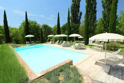 Image de Joli appartement dans une maison de vacances avec piscine, Wifi, Tv, patio et parking