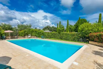 Image de Appartement avec bain Ă remous, climatisation, Wifi, piscine, Tv