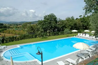 Image de Joli appartement dans une maison de vacances avec climatisation, Wifi, piscine, Tv, patio et parking