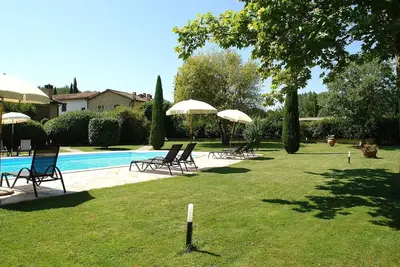 Image de Appartement dans une maison de vacances avec Wifi, piscine, Tv, terrasse, près de San Gimignano