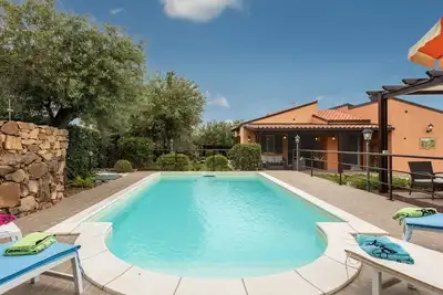Image de Belle maison de vacances privée avec piscine privée, climatisation, Wifi, Tv, patio et parking