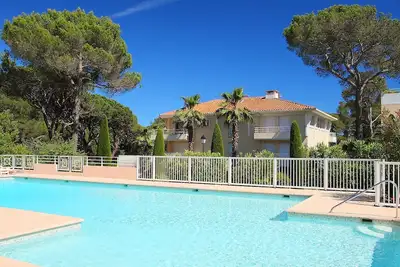 Image de Joli appartement pour 2 personnes avec Wifi, piscine, Tv, terrasse et parking