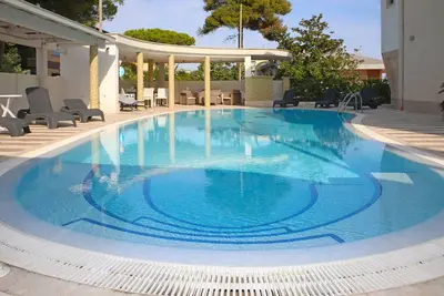 Image de Joli appartement pour 8 personnes avec piscine, climatisation, Wifi, Tv, balcon et animaux admis
