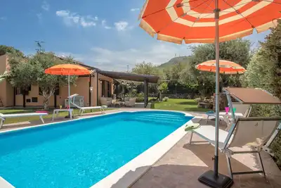 Image de Belle maison de vacances privée avec piscine privée, climatisation, Wifi, Tv, patio et parking