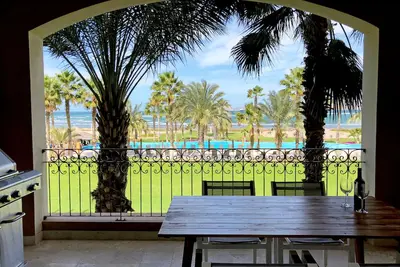 Image de Front de mer 2br 2019 rénové! Piscine chauffée, Netflix, Prime, tennis, kayaks, golf