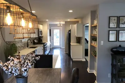 Image de Nouvelle annonce! Beau cottage pittoresque mis à jour / décoré dans le