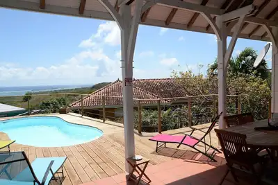Image de Maison très agréable avec vue extraordinaire, plage à 3 minutes, jardin cloturé