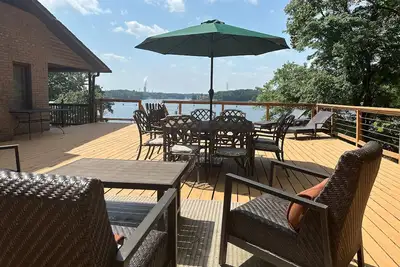 Image de Robyn's Nest - Belle propriété au bord du lac avec vue imprenable