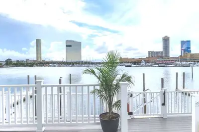 Image de Wateredge Luxury Condo All Room On Waterfront / Casino View / Most Exclusive Marina