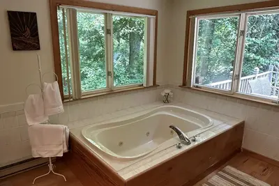 Image de Retraite romantique Rhinebeck! Privé Guest House, Sky Lights, spacieuse.
