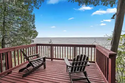 Image de Remontez le temps dans le chalet de vos grands-parents! Quaint Door County Cabin avec vue sur le cou. . .