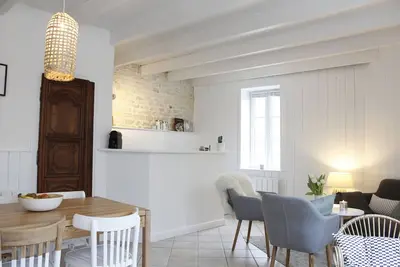 Image de Maison de village avec espaces extérieurs dont terrasse vue sur mer-Parking(*)