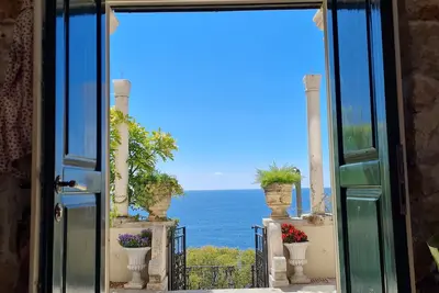 Image de Villa du 16ème siècle, vue panoramique sur la mer, à distance de marche de la vieille ville, 5 ch