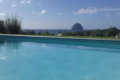 Image de Piscine, à 100 m de la plage, mer, standing et détente face au Rocher du Diamant